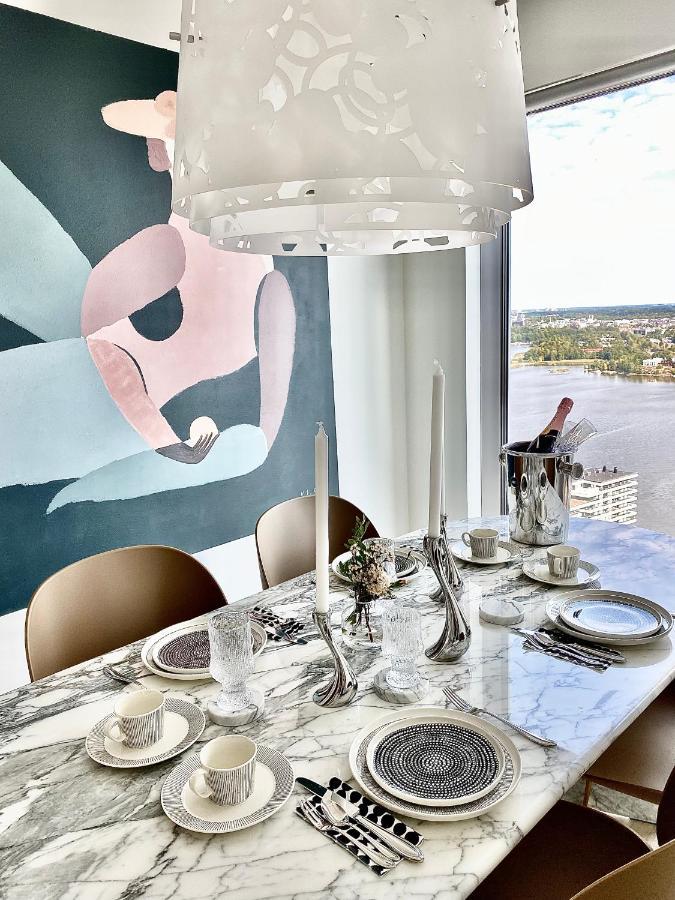 Apartment Luxury Skyscraper With Amazing View Over